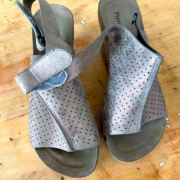 Wedge heels - Picture 1 of 2